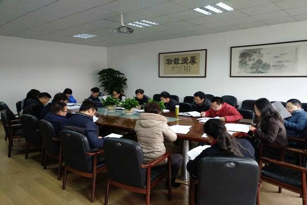 信息学院召开会议学习传达学校2017年人才工作会议精神.png